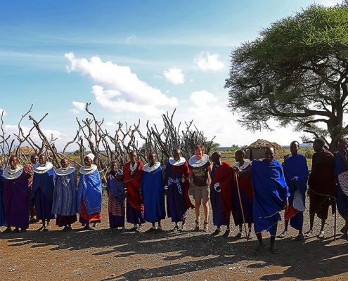 Il vostro pacchetto Safari Tanzania e Zanzibar vi offre l'attività facoltativa di visitare un villaggio tradizionale Maasai nell'area di gestione della fauna selvatica di Ikoma.
